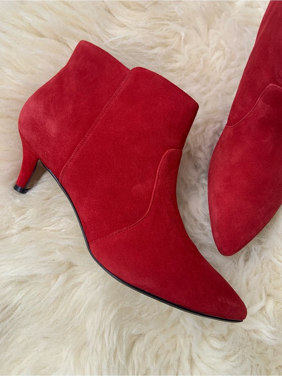Clarks Shoes - CLARKS Short Suede Kitten Heel Booties (Sz 42.5)